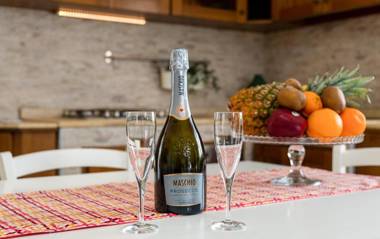 Villa Chanel confortevole villa con piscina e casa sull'albero per bambini