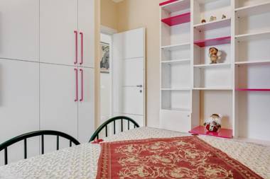 Luni Mare Bright Terrace Flat with Parking