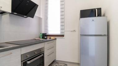 Welcomely - Xenia Boutique