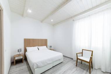 La Promenade Rooms & Suites