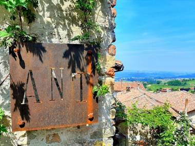 ANT Restaurant & Apartments