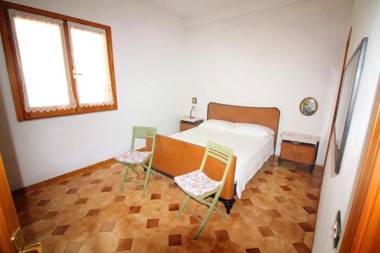 2 bedrooms house at Lido di Noto 300 m away from the beach with sea view enclosed garden and wifi