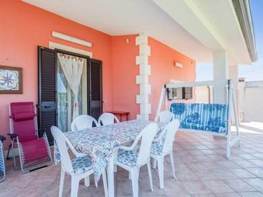 Comfortable Holiday Home in Noto near Sea