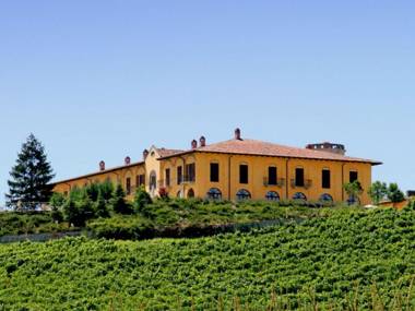 Modern Mansion in Nizza Monferrato with Swimming Pool