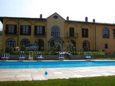 Modern Mansion in Nizza Monferrato with Swimming Pool