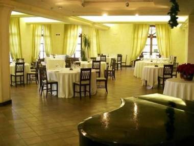 Modern Mansion in Nizza Monferrato with Swimming Pool