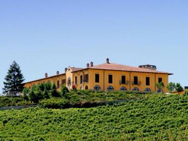 Fabulous Mansion in Nizza Monferrato with Swimming Pool