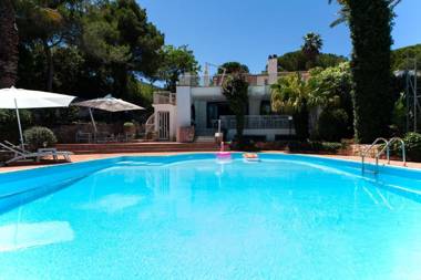 Villa 6 camere bagni piscina Wifi animali m200