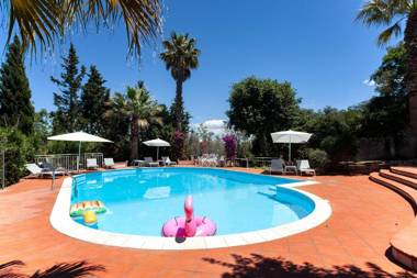 Villa 6 camere bagni piscina Wifi animali m200