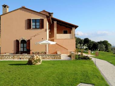 Luxury modern apartment with pool and stunning views 1 hour from Rome