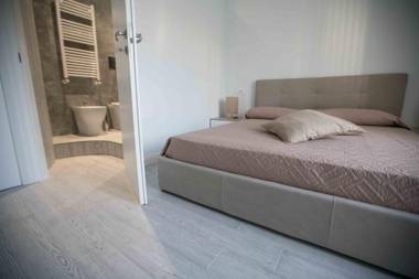 ESPOSITO PLAZA- ROOMS & SUITE