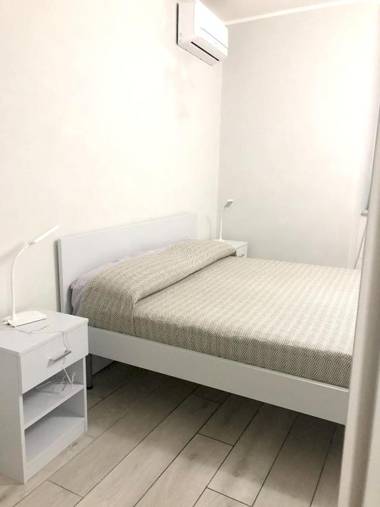 One bedroom appartement with wifi at Napoli