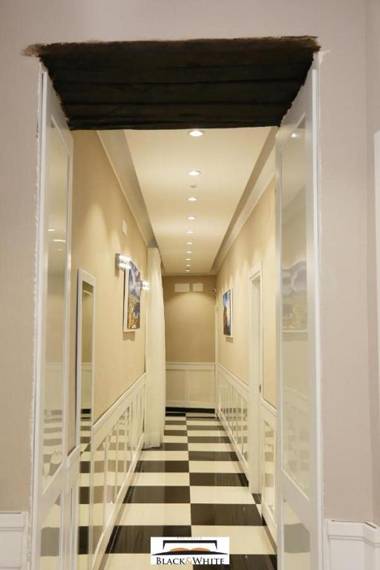 Residence Black & White