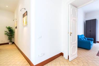 Lopez 20 a Big Family Apartment by Napoliapartments