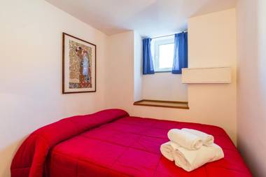 Parthenope's eye on the seafront by Napoliapartments