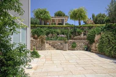 Apt B - Beach View Villa Controvento