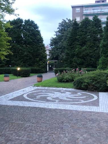 One bedroom appartement with city view enclosed garden and wifi at Monza