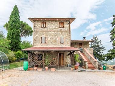 Comfy Holiday Home in Montone with Garden