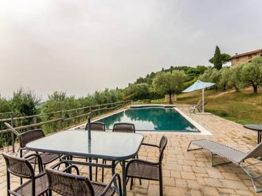 Comfy Holiday Home in Montone with Garden
