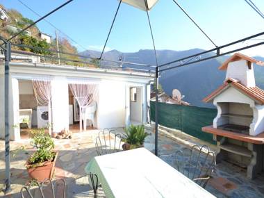 Modern Holiday Home in Montignoso near Aghinolfi Castle