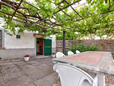 Pretty Apartment in Boccheggiano with Swimming Pool
