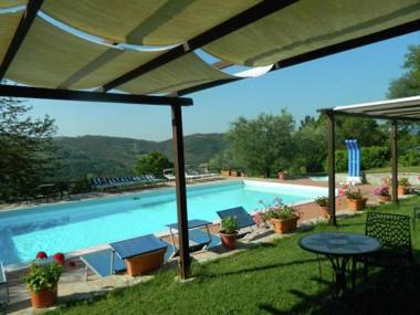 Farmhouse with stables horses and the ability to make horseback riding