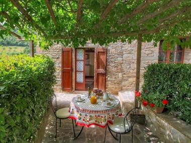 Farmhouse with stables horses and the ability to make horseback riding  