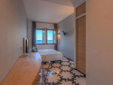 Affittacamere Lo Scoglio (Guesthouse)