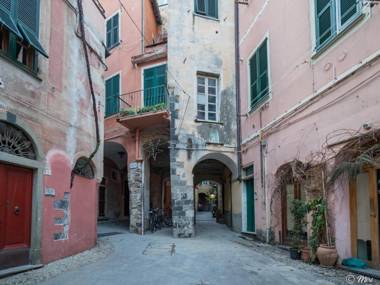 Picabon Apartment with AC and Balcony