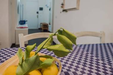 Sciacchetrà Ground Floor Apartment with AC