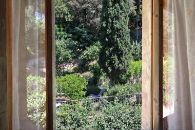 Mint Apartment - Super Central Quiet Romantic close to Finest Restaurants