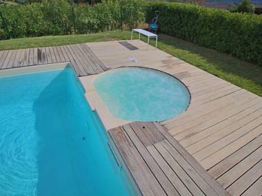 Luxurious Cottage with Swimming Pool in Montelabbate