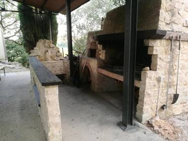 App.to Iris 3 Bedrooms2 Bath Living Room 11 Pax