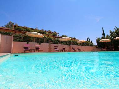 Cosy Farmhouse in Montalto di Castro with Terrace