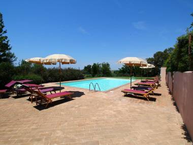 Spacious Farmhouse in Montalto di Castro with Shared Pool