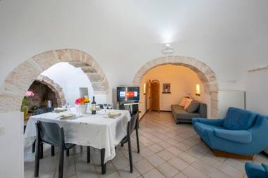 La casa sulla roccia trullo with pool