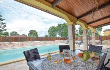 Beautiful home in Torre di P.Mondrag. CE w/ Outdoor swimming pool 5 Bedrooms and Outdoor swimming pool