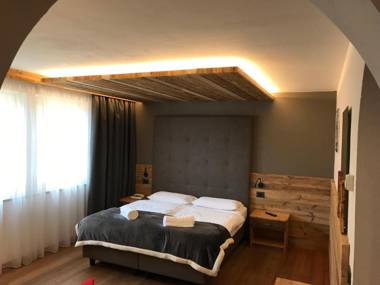 Arnica Mountain Hotel