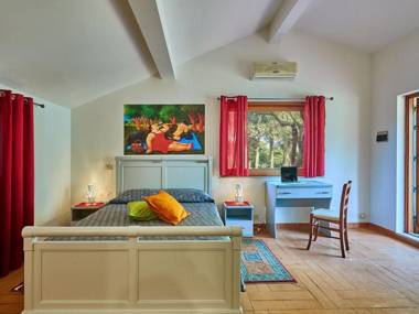 Villa near the sea with private pool and air conditioning