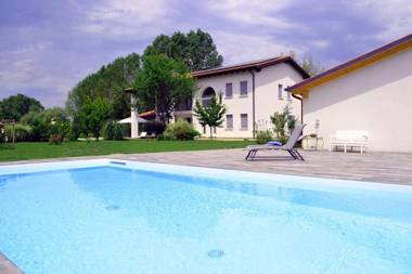 Pool & Garden Il Giardino Di Olga with free parking