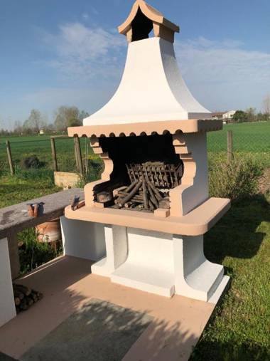 Pool & Garden Il Giardino Di Olga with free parking