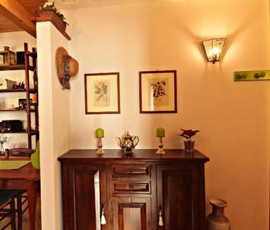 CA' LEONE - Regina Vittoria - Apartment in Villa with Pool