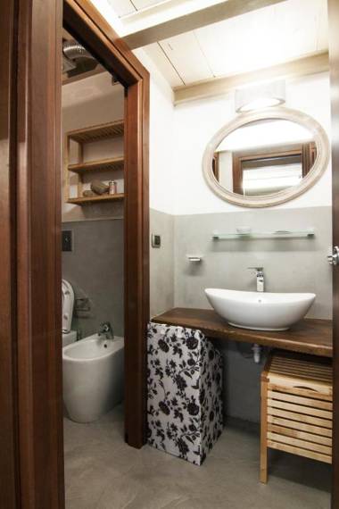 Alessia's Flat - Mac Mahon