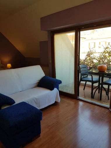 La Boheme Navigli - quiet vintage junior suite with cozy balcony attic 5th floor - metro' verde -green subway Porta Genova