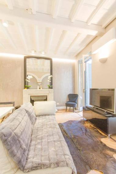 Elegante e completamente arredato apt in Duomo