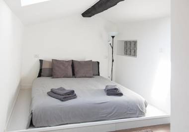 Industrial Apartment Near Duomo