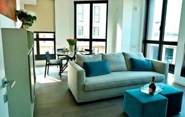 San Babila Modern One Bedroom Apartment Close to Duomo