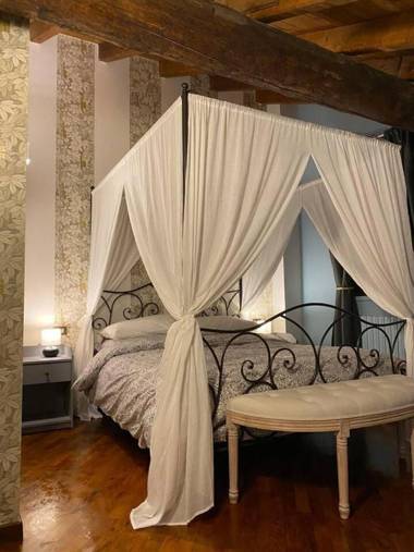 Design Villa with parking Navigli area Milan IT