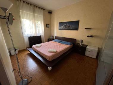 4 bed Apartment in Milano 7 min Duomo up to 6 peop