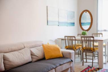 Cozycolourful Flat Close To Bocconi University